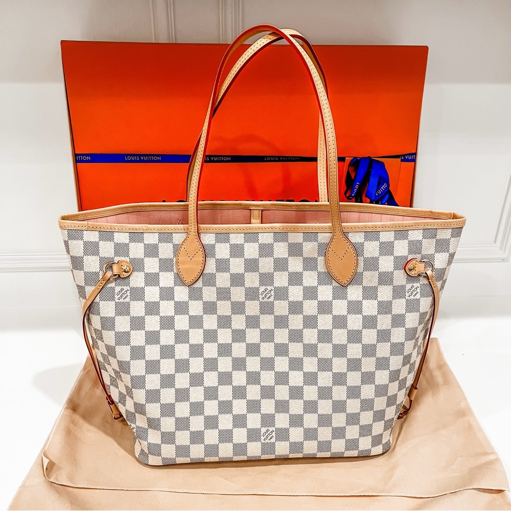 Beautiful LV Neverfull MM Damier Azur tote with rose ballerine interior 💕